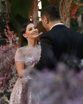 شاهد .. بأجواء رومنسية.. دانا الحلاني تستذكر اجمل اللحظات مع خطيبها آلان سعد