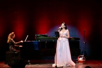 شاهد .. أميرة سليم تشعل أجواء دار الأوبرا المصرية بحفل غنائي ساحر في عيد الحب