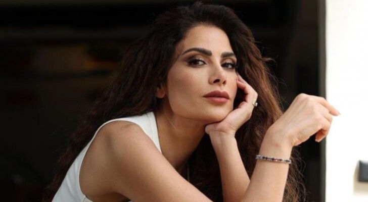 شاهد .. بالصور- صبا مبارك تفاجئ متابعيها بلوك شعر جديد