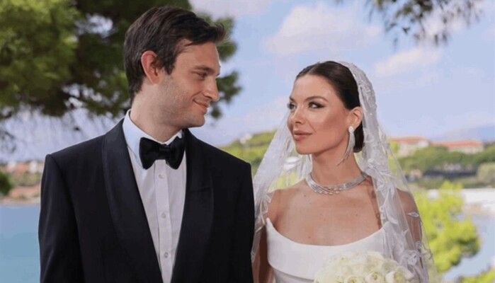 شاهد .. "يجب أن يكون عيد الحب باللون الأزرق".. مايا رعيدي تحتفل مع زوجها على طريقتهما الخاص