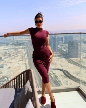 شاهد .. بالصور- يارا السكري تستعرض رشاقتها بالاحمر الضيق