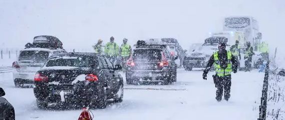 الصحف العالمية اليوم: إشارات تحذيرية لترامب فى شهره الأول.. إيلون ماسك يؤثر على السياسة فى 18 دولة.. ستارمر ينضم لقمة أزمة أوروبية لبحث الاستجابة لموقف ترامب من أوكرانيا.. وبابا الفاتيكان يحتاج إلى راحة مكثفة