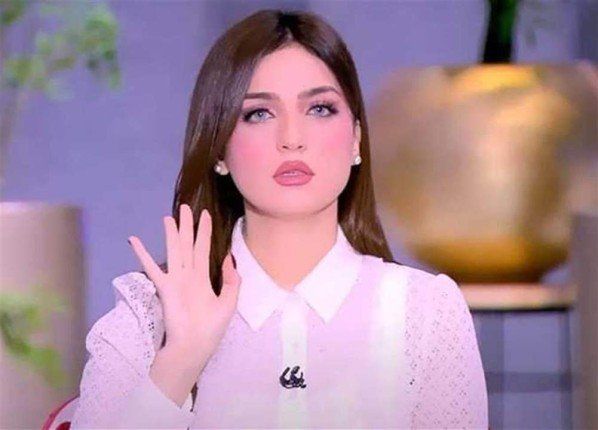 ياسمين عز: زوجك في البيت نعمة يواجه البرد.. وأنتي متدفية