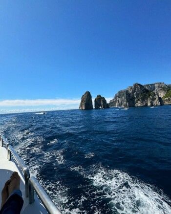 شاهد .. "يجب أن يكون عيد الحب باللون الأزرق".. مايا رعيدي تحتفل مع زوجها على طريقتهما الخاص