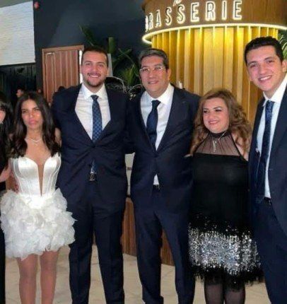 في أجواء عائلية بهيجة.. الفنان القدير هاني رمزي يحتفل بخطوبة نجله شادي «صو»