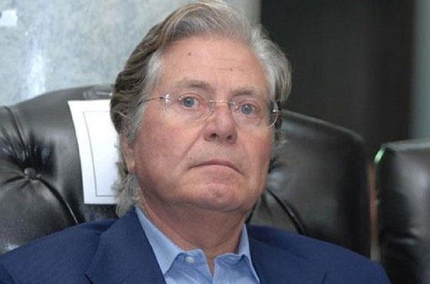 شاهد .. بعد 46 عاماً حسين فهمي يكشف حقيقة ظهوره في فيلم سينمائي عا ريــاً