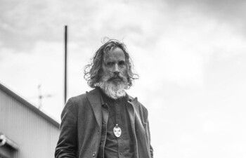 شاهد .. كريستوفر شابلن..إليكم الولد الاصغر للراحل تشارلي شابلن