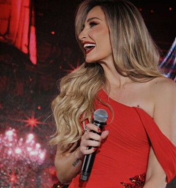 شاهد .. ميرفا قاضي تحيي حفل عيد الحب في بيروت وتتألق بإطلالة رائعة - بالفيديو