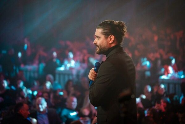 شاهد .. وسط جمهور كبير.. ناصيف زيتون يحيي حفلاً في عمان بمناسبة عيد الحب