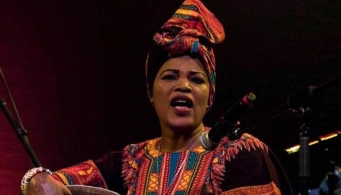 شاهد .. الموت يغيب الفنانة السودانية آسيا مدني