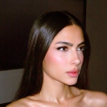 شاهد .. بالصور- بملامح حادة.. هدى المفتي تضج جمالاً و أنوثة