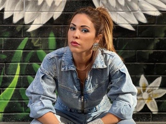 شاهد .. رولا بقسماتي تحتفل بعيد إبنتها كايلي بحضور طليقها.. وأجواء من الفرح