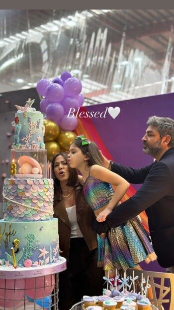 شاهد .. رولا بقسماتي تحتفل بعيد إبنتها كايلي بحضور طليقها.. وأجواء من الفرح