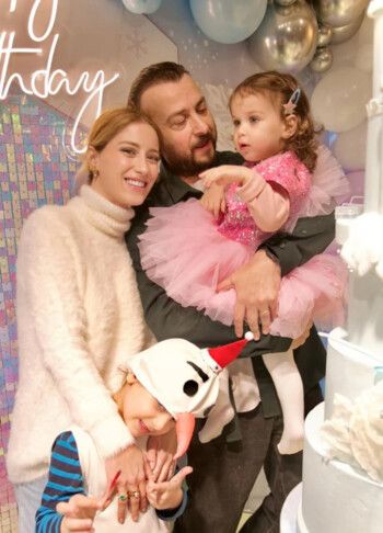 شاهد .. هازال كايا تحتفل بعيد ميلاد إبنتها.. ملامح ليلى تغيرت فهل تشبه والدتها؟