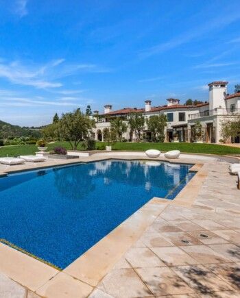 شاهد .. فيه أفخم وسائل الرفاهية.. قصر دريك في لوس أنجلوس معروض للبيع بمبلغ ضخم