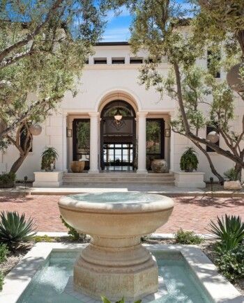 شاهد .. فيه أفخم وسائل الرفاهية.. قصر دريك في لوس أنجلوس معروض للبيع بمبلغ ضخم