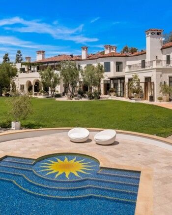 شاهد .. فيه أفخم وسائل الرفاهية.. قصر دريك في لوس أنجلوس معروض للبيع بمبلغ ضخم