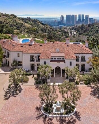 شاهد .. فيه أفخم وسائل الرفاهية.. قصر دريك في لوس أنجلوس معروض للبيع بمبلغ ضخم