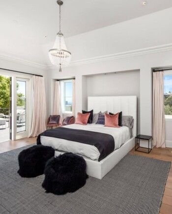 شاهد .. فيه أفخم وسائل الرفاهية.. قصر دريك في لوس أنجلوس معروض للبيع بمبلغ ضخم