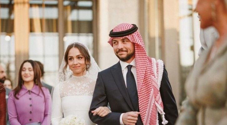 شاهد .. أول لقاء بين الأميرة إيمان الصغرى وإبنة عمتها يخطف القلوب.. بالصور