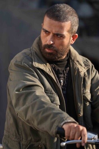 شاهد .. "مسلسل البطل" يطرح تساؤلات حول مفهوم البطولة بين التضحية والنفوذ