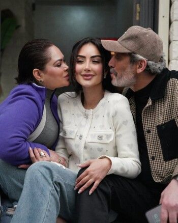 شاهد .. بالصور- نور الغندور تطل إلى جانب والديها.. و شبه كبير بينها و بين أمها