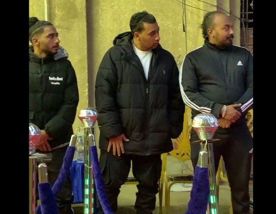 بالفيديو| عزاء والد مطرب المهرجانات أورتيجا.. وسط غياب نجوم الفن