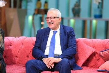 شاهد .. هذا ما طلبته هند عبد الحليم من الجمهور قبيل عملية والدها الجراحية