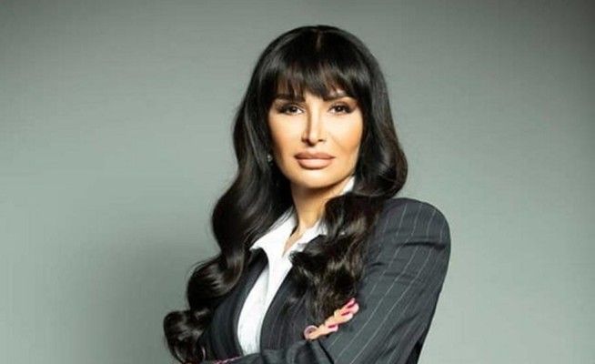 شاهد .. رشا شربتجي تثـ ـير الجدل بقراءتها القرآن على نية شفاء كلبتها