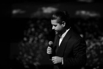 شاهد .. ناصيف زيتون يضيء سماء الدوحة في Mentor Arabia Gala Dinner بأداء استثنائي -بالصور