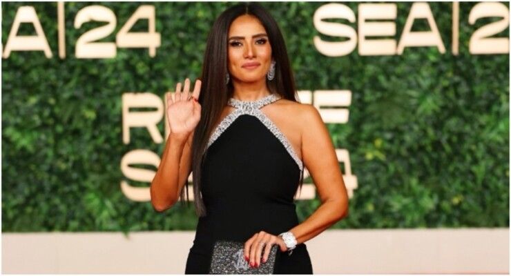 شاهد .. بالصور- زينة تسحر القلوب بإطلالة بغاية الروعة