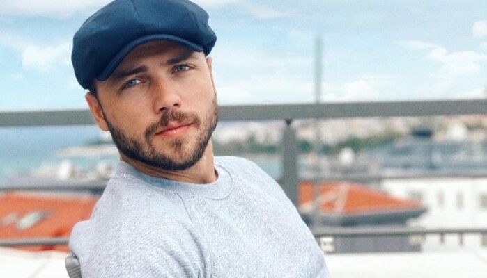 شاهد .. تعرض تولغا ساريتاش لحادث سير أثناء توجهه للتصوير