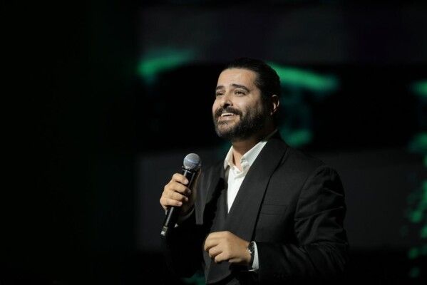 شاهد .. ناصيف زيتون يضيء سماء الدوحة في Mentor Arabia Gala Dinner بأداء استثنائي -بالصور