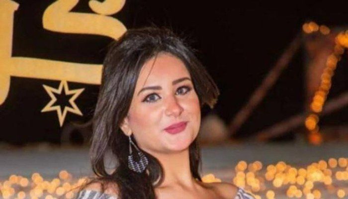 إعلامية مصرية تناشد جمهورها بحذف فيديوهاتها.. ما القصة؟