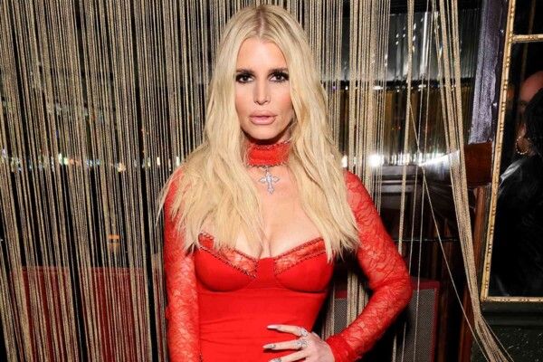 شاهد .. جيسيكا سيمبسون تطرح أول أغنية لها منذ 16 عاماً.. وهذه التفاصيل