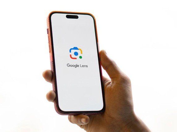 مزايا جديدة لمستخدمي أداة "عدسة جوجل" في هواتف آيفون