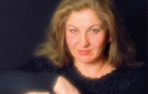 شاهد .. وفاة الأديبة مها بيرقدار الخال.. وهكذا نعتها إبنتها ورد الخال