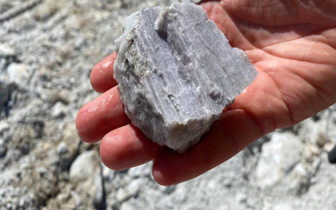 مصر.. اتفاق مرتقب بين "الثروة المعدنية" وشركة "SLB" لدراسة وجود الليثيوم