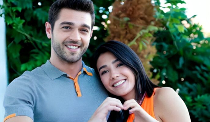 شاهد .. بعد شائعات انفصالهما.. صورة رومانسية لـ بطلي مسلسل "انت في كل مكان"