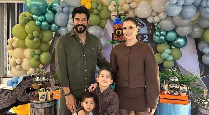 شاهد .. فهرية أفجان وبوراك أوزجيفيت يستمتعان يوقتهما على الثلج برفقة ولديهما