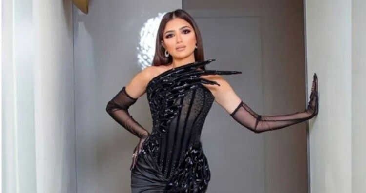 شاهد .. إطلالة أنيقة للغاية لـ مي عمر.. العصرية عنوانها