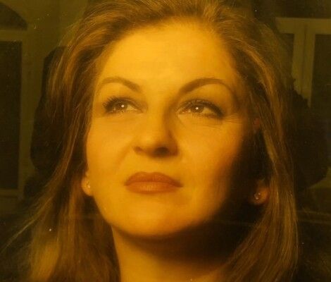 شاهد .. ورد الخال تكشـ ـف عن آخر قصيدة كتبتها والدتها مها بيرقدار الخال