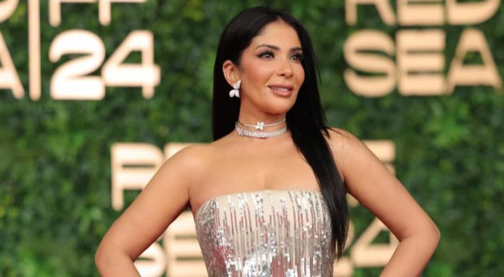 شاهد .. منى زكي تتفاعل مع مسلسل "إخواتي".. وهذه رسالتها لهم