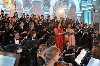 شاهد .. هبة القواس تعلن رسمياً إطلاق الجوقة الفلهارمونية الوطنية وتقول: "لبنان كالموسيقى لا يستسلم للصمت"