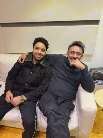 شاهد .. أحمد جمال يكشف أن عمرو مصطفى أخفى عنه حقيقة مرضه .. وهذه التفاصيل