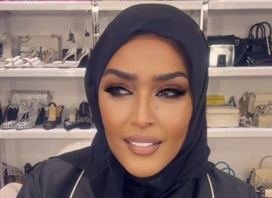 شاهد .. بالفيديو- الفنانة وعد تصـ دم الجمهور بعد إعلانها إرتداء الحجاب.. وإبنتها تبكي بسبب هذا القرار