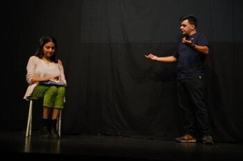 شاهد .. خاص - زينة دكاش : هذا هدفي من مسرحية " اللي شبكنا يخلصنا " .. ولذلك أطلت ماغي فرح في العمل