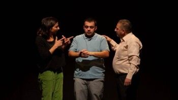 شاهد .. خاص - زينة دكاش : هذا هدفي من مسرحية " اللي شبكنا يخلصنا " .. ولذلك أطلت ماغي فرح في العمل