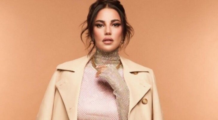 شاهد .. بالصور- درة التونسية تضج أناقة بفستان أسود رائع