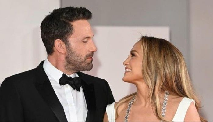 شاهد .. عقود زواج المشاهير...بند يلزم بن أفليك بعدد العلاقات الحميـ مة مع جينيفر لوبيز